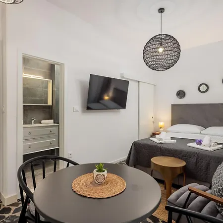 Mare's Apartment