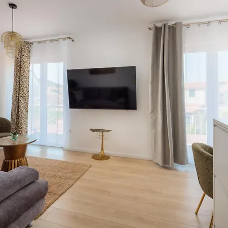 Mare's Apartment *