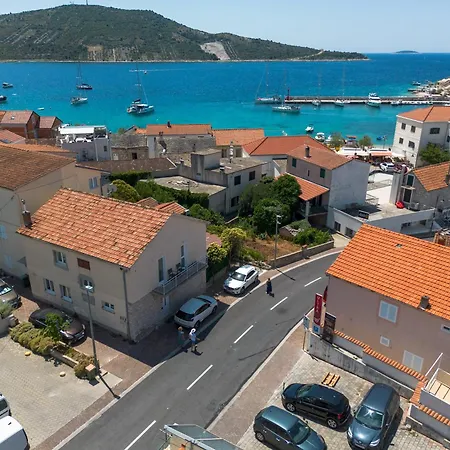 Mare's Apartment Primosten