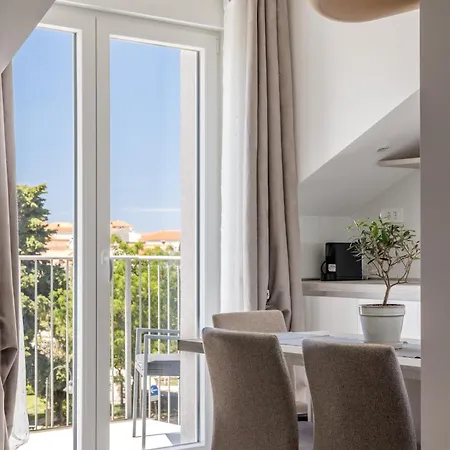Mare's Apartment